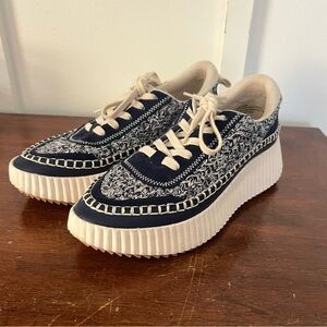 Dolce Vita Dolden sneakers size 7.5 in excellent condition blue and cream
